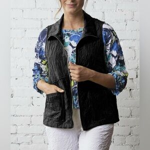 Olivia by Habitat Voyage Full Zip Vest Black Crinkle Texture size XS